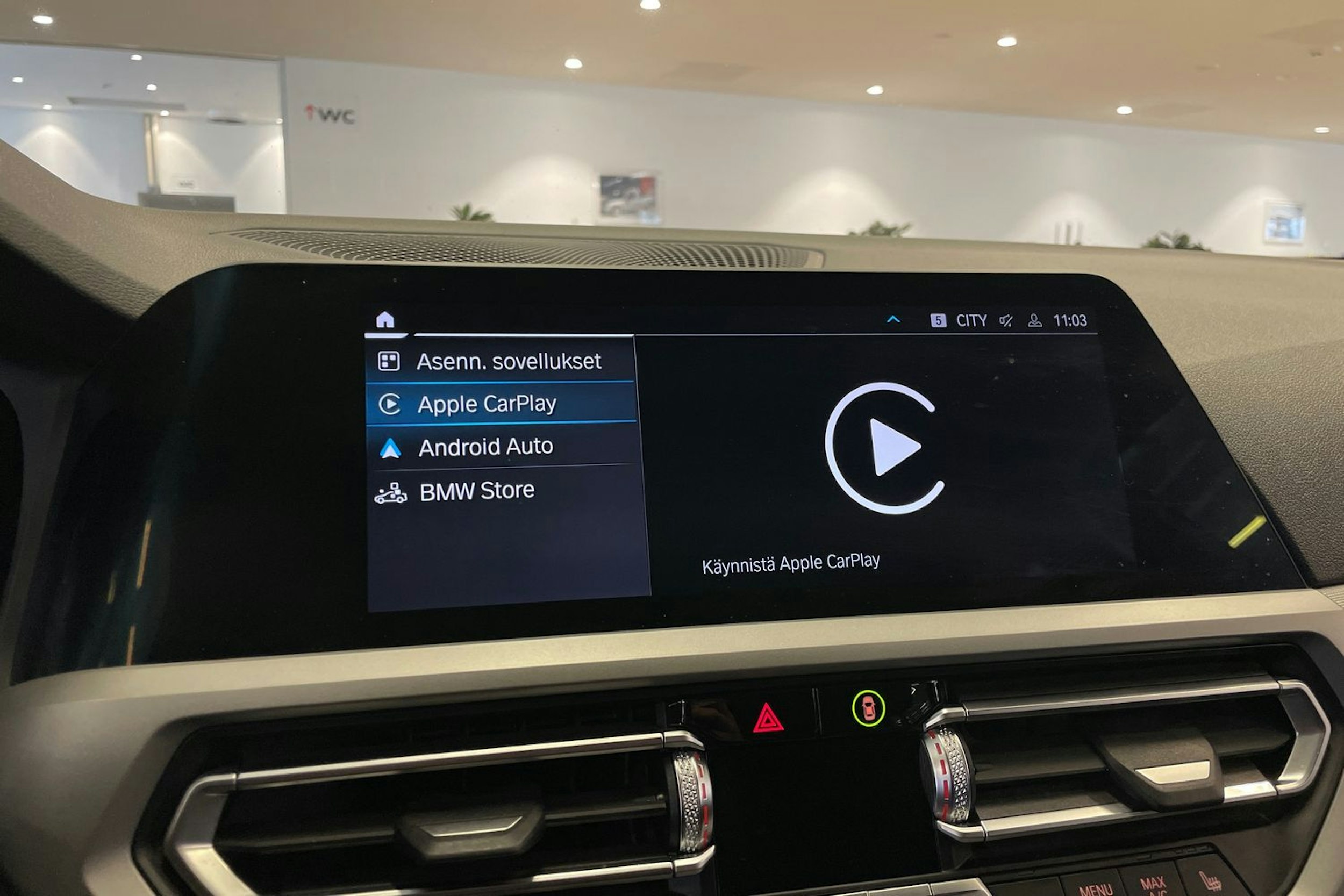 Harmaa BMW 330 2021 kuva 20.