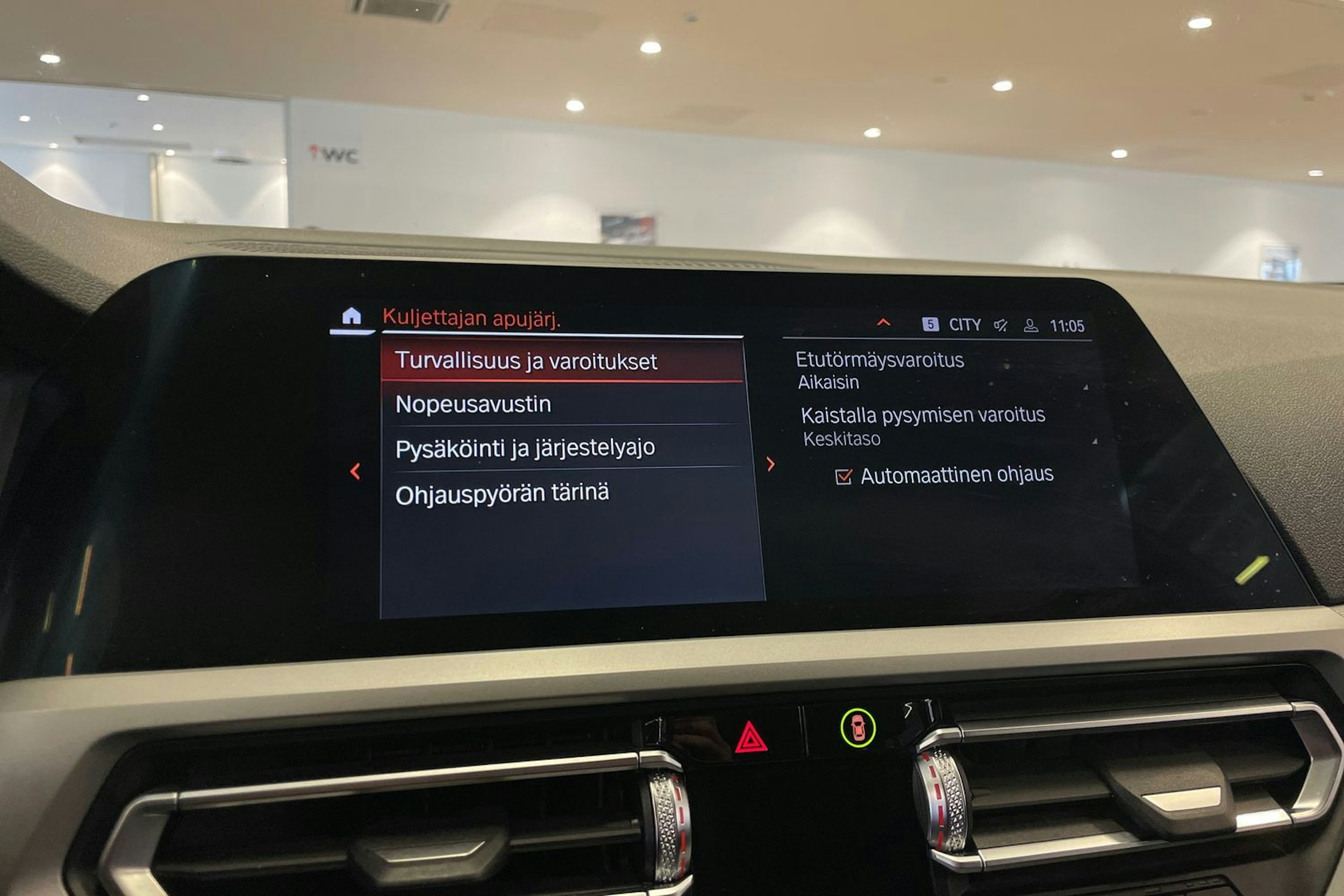 Harmaa BMW 330 2021 kuva 25.