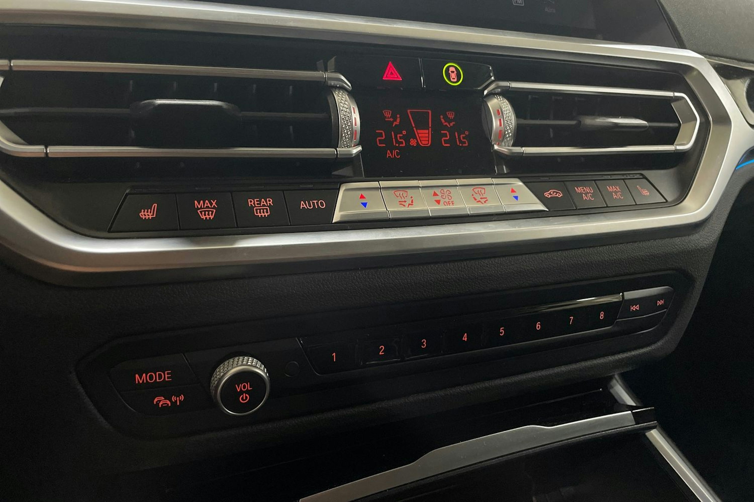 Musta BMW 330 2021 kuva 24.