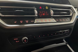 Musta BMW 330 2021 kuva 24.