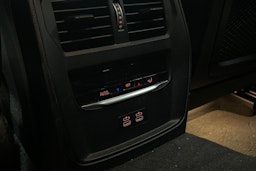 Musta BMW 330 2021 kuva 26.