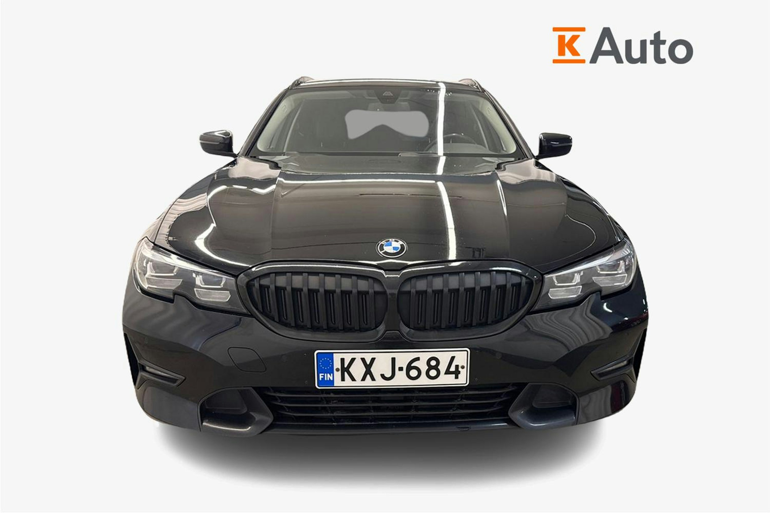 Musta BMW 330 2021 kuva 5.