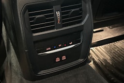 Musta BMW 330 2021 kuva 14.