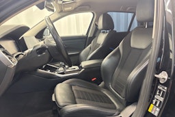 Musta BMW 330 2021 kuva 17.