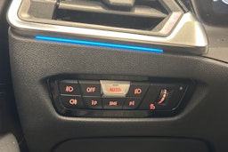 Musta BMW 330 2021 kuva 18.