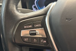 Musta BMW 330 2021 kuva 19.