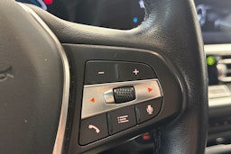 Musta BMW 330 2021 kuva 20.