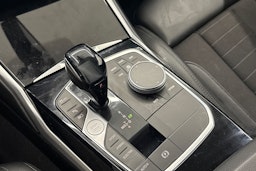 Musta BMW 330 2021 kuva 22.