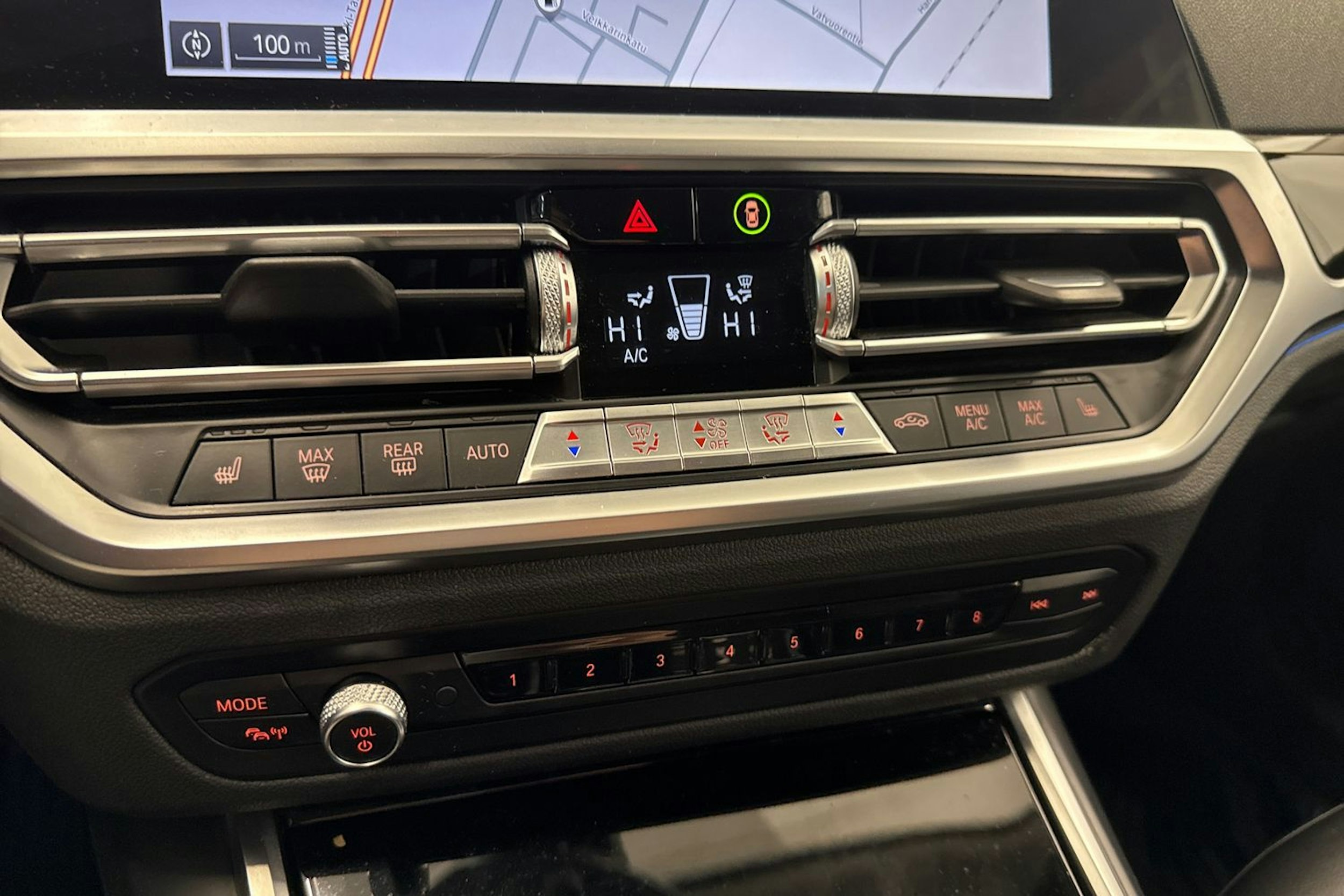 Musta BMW 330 2021 kuva 23.