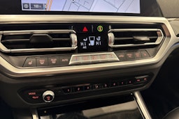 Musta BMW 330 2021 kuva 23.