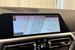 Musta BMW 330 2021 kuva 24.