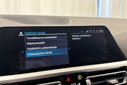 Musta BMW 330 2021 kuva 26.