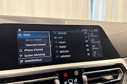 Musta BMW 330 2021 kuva 27.