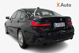 Musta BMW 330 2021 kuva 2.