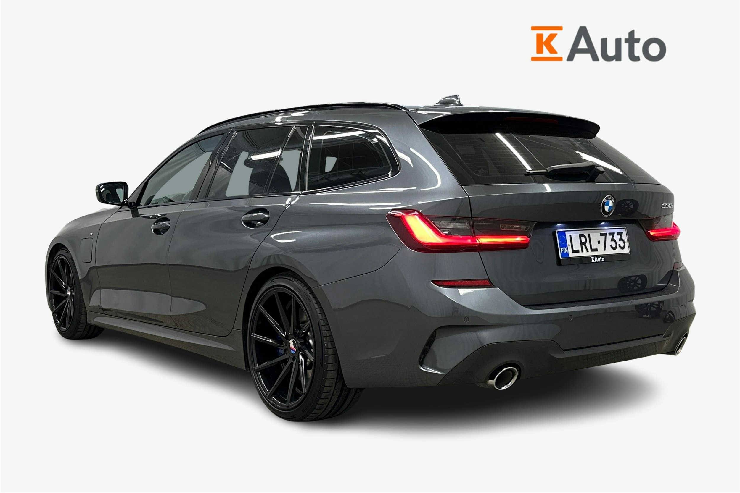 harmaa BMW 330 2021 kuva 2.
