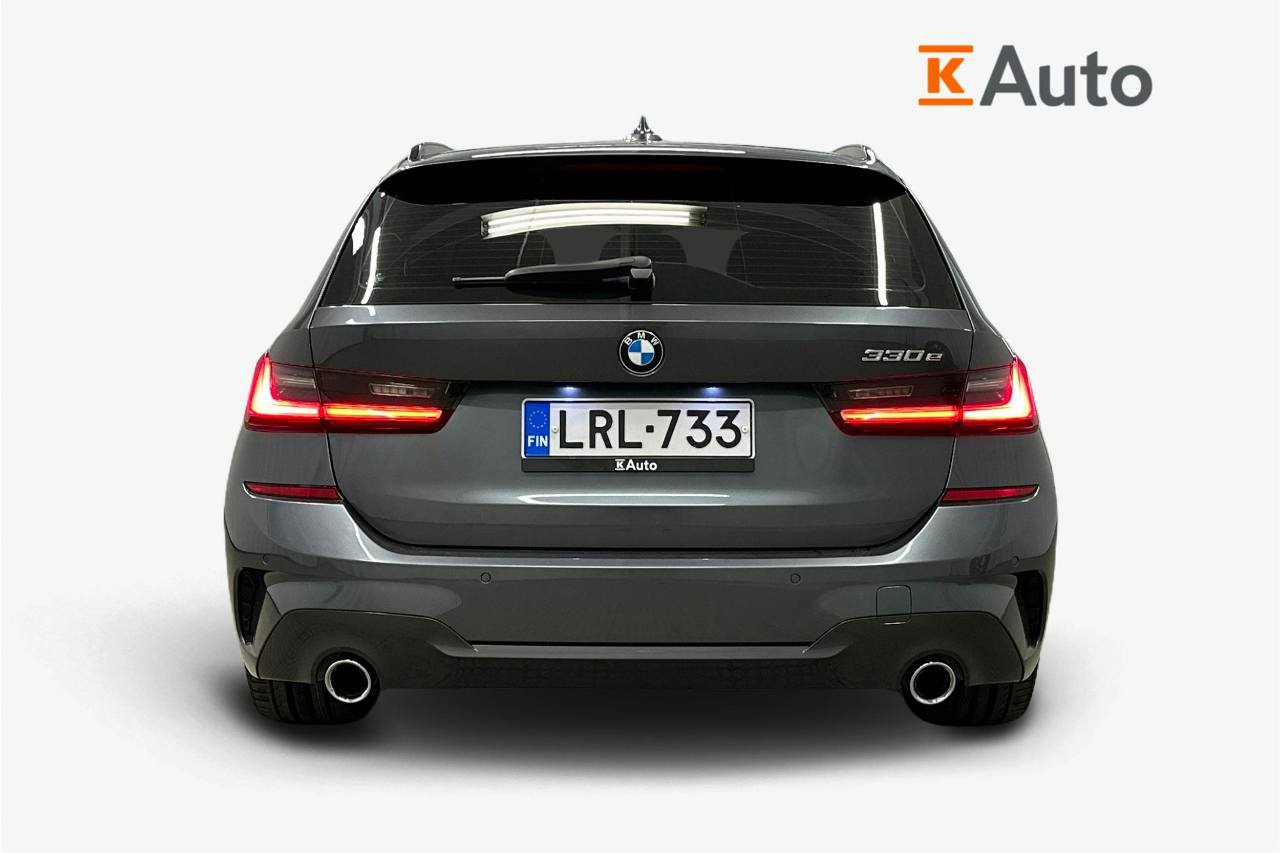 harmaa BMW 330 2021 kuva 3.
