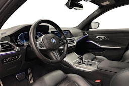 harmaa BMW 330 2021 kuva 6.