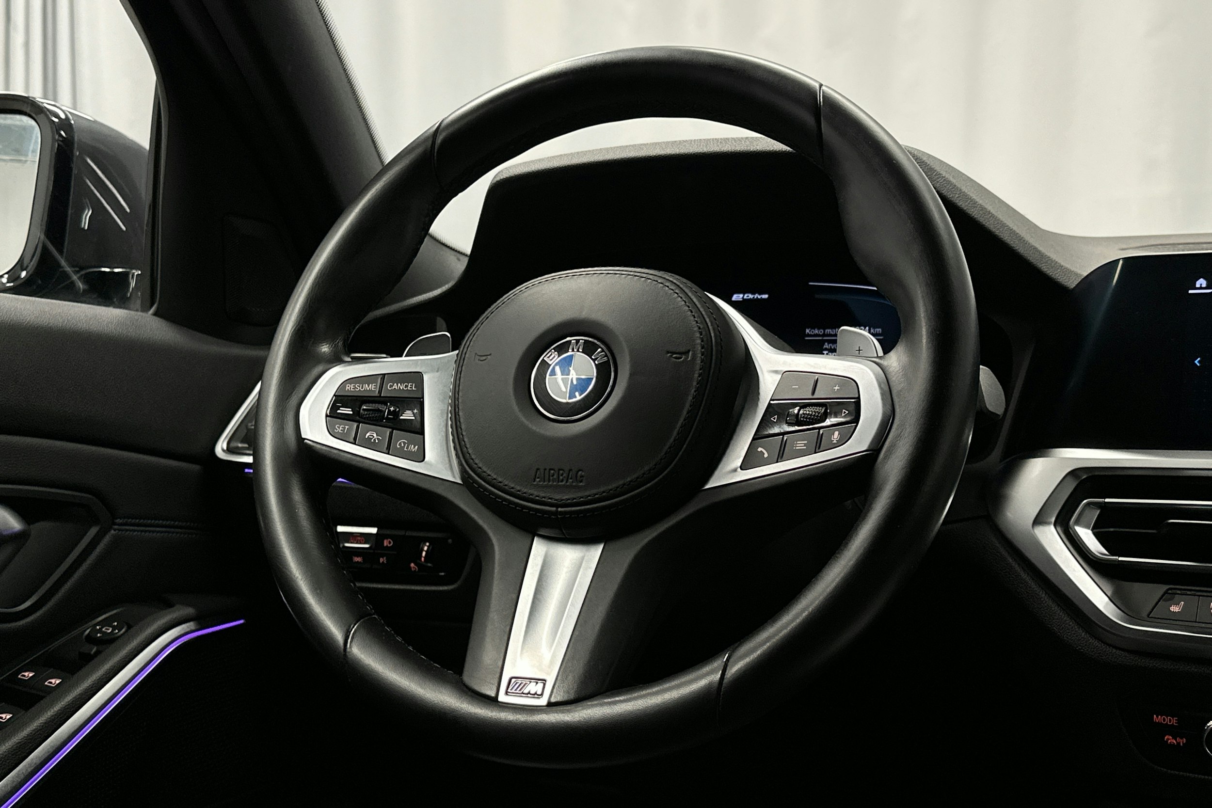 harmaa BMW 330 2021 kuva 15.