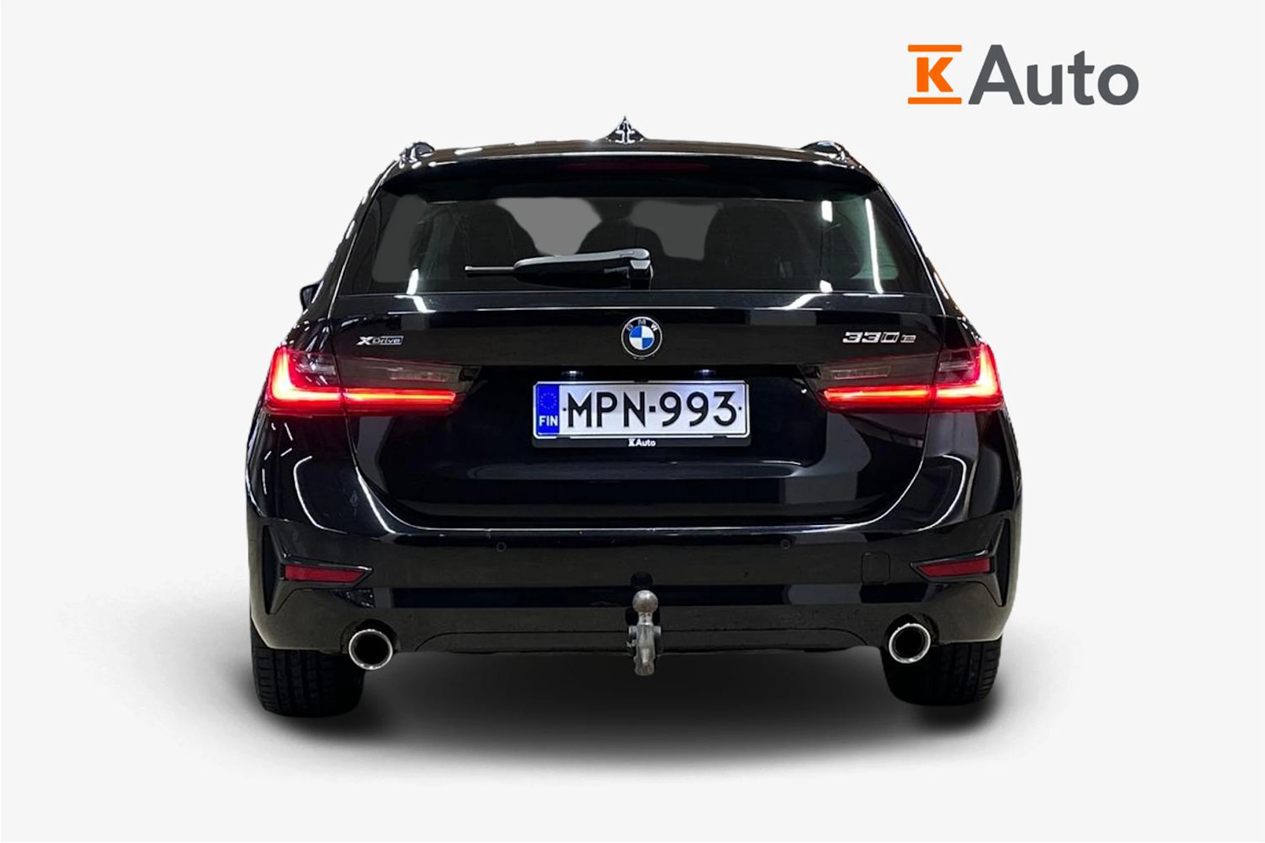 musta BMW 330 2021 kuva 3.