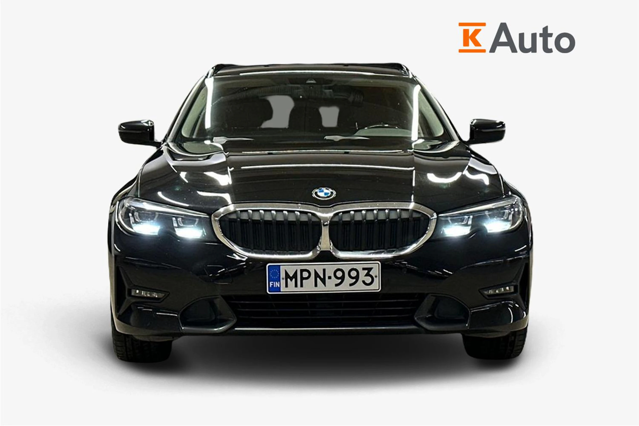 musta BMW 330 2021 kuva 4.