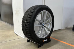musta BMW 330 2021 kuva 23.