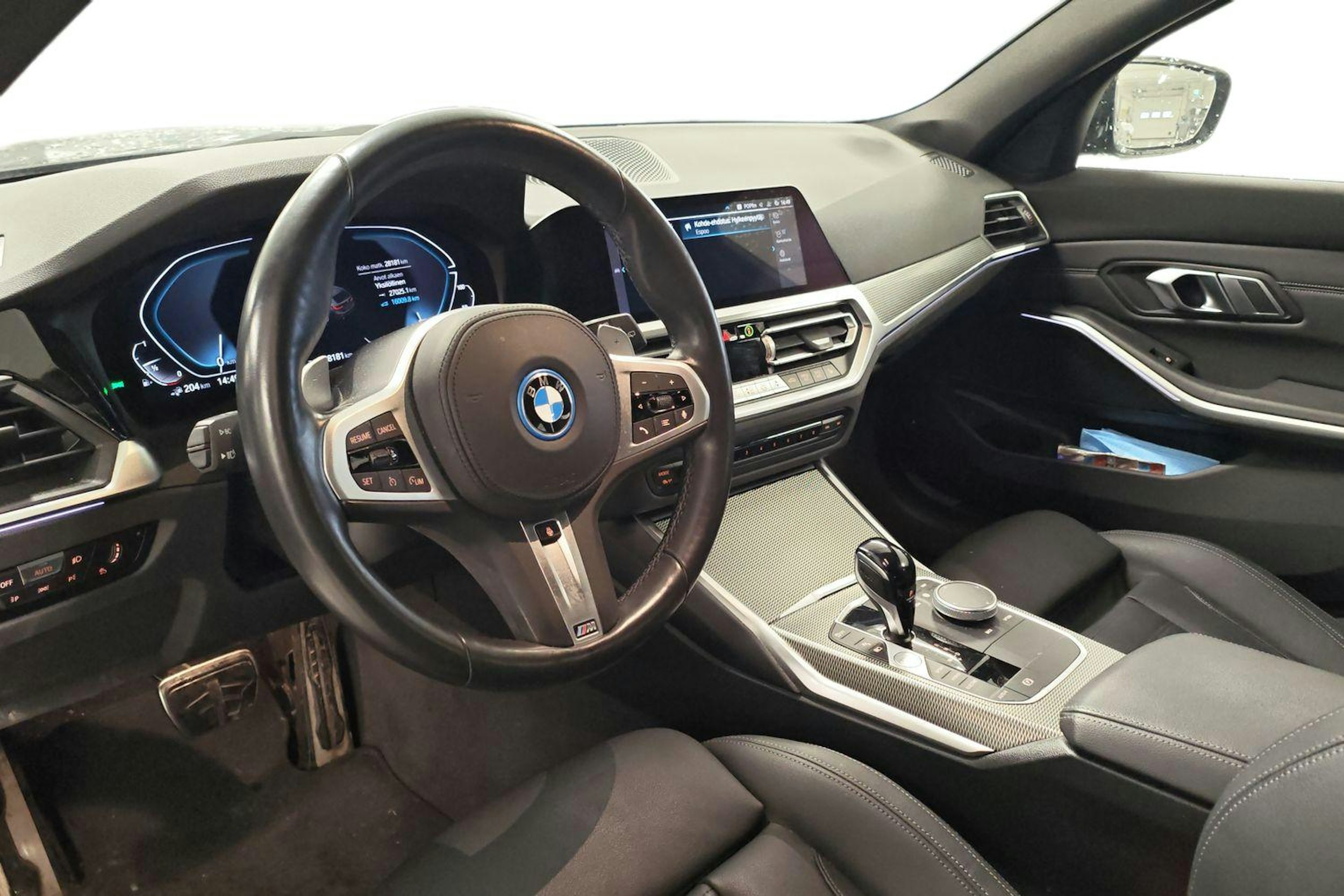 harmaa BMW 330 2021 kuva 3.