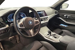 harmaa BMW 330 2021 kuva 3.