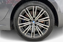 harmaa BMW 330 2021 kuva 9.