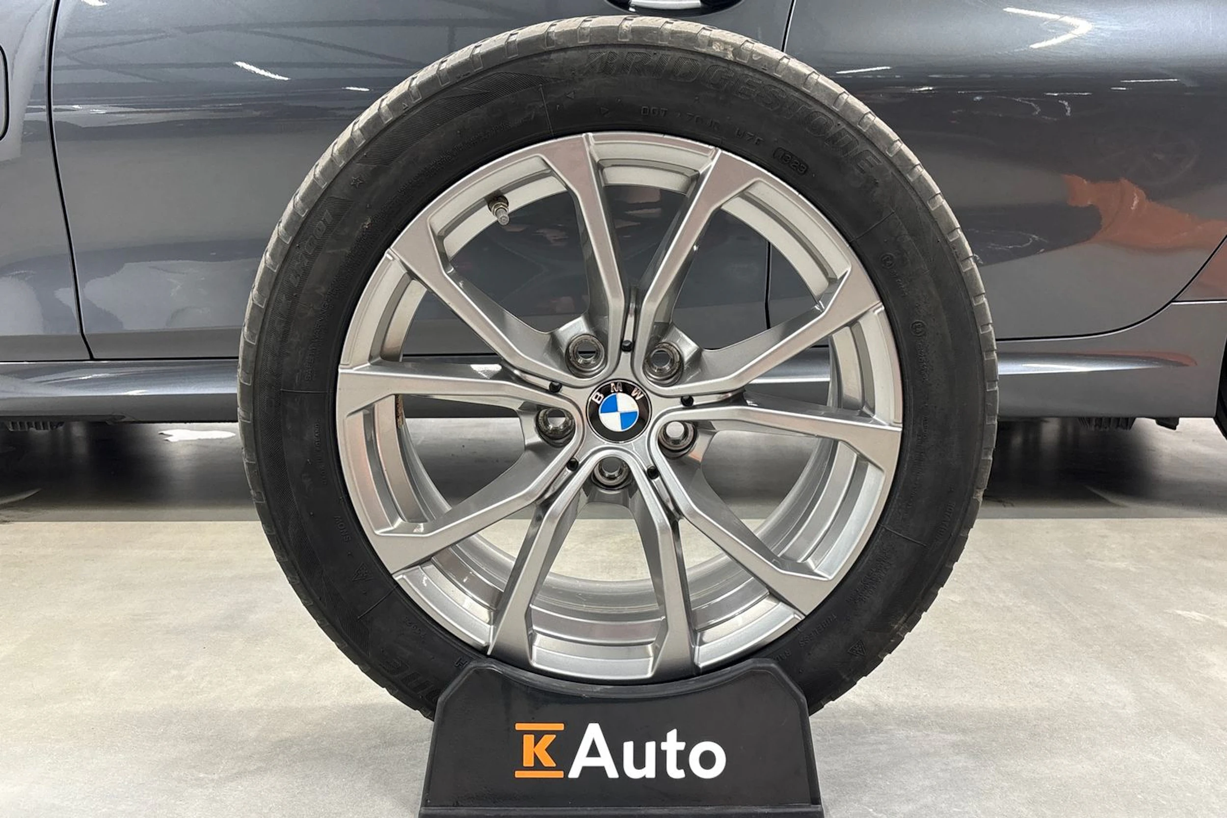 harmaa BMW 330 2021 kuva 10.