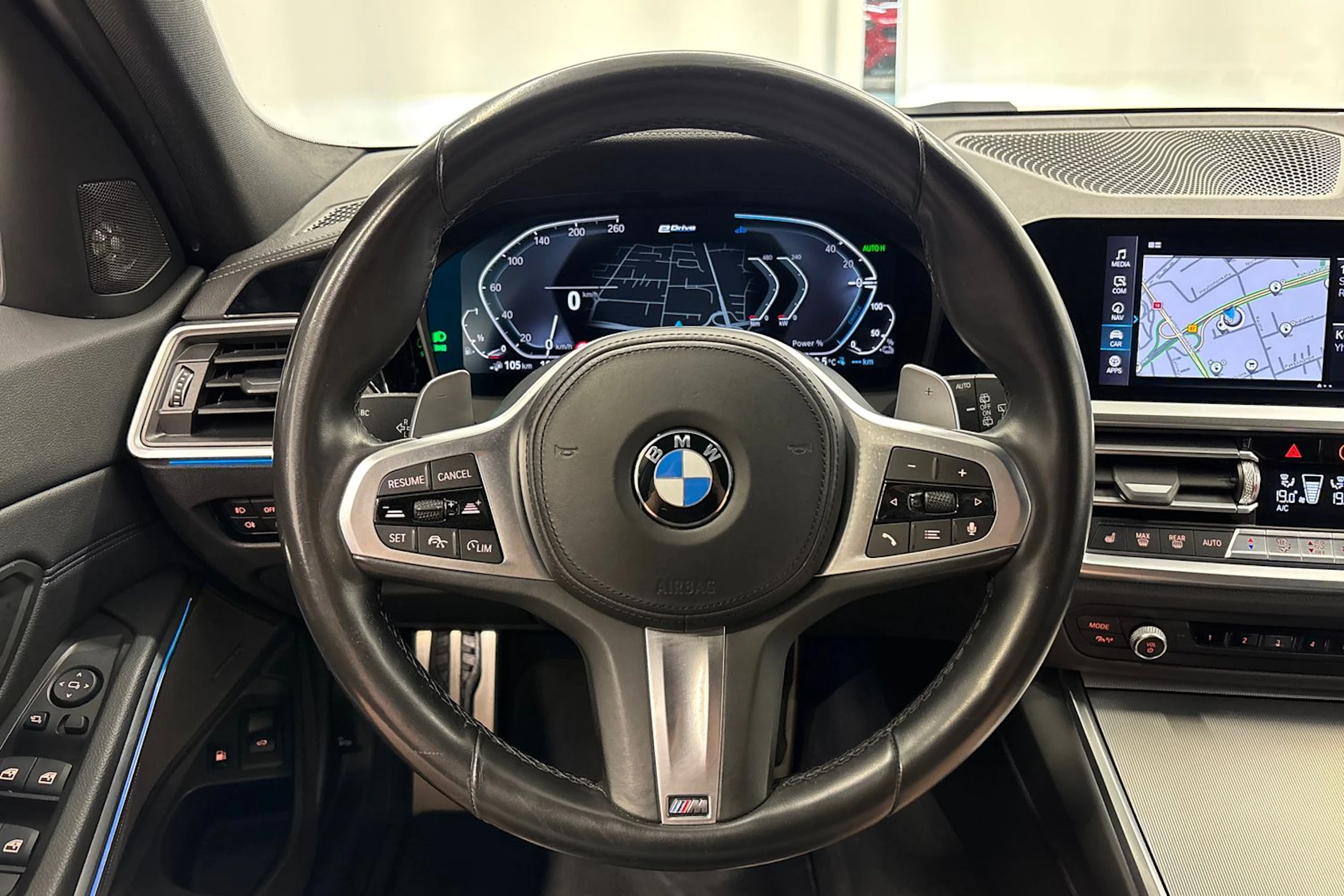 harmaa BMW 330 2021 kuva 12.