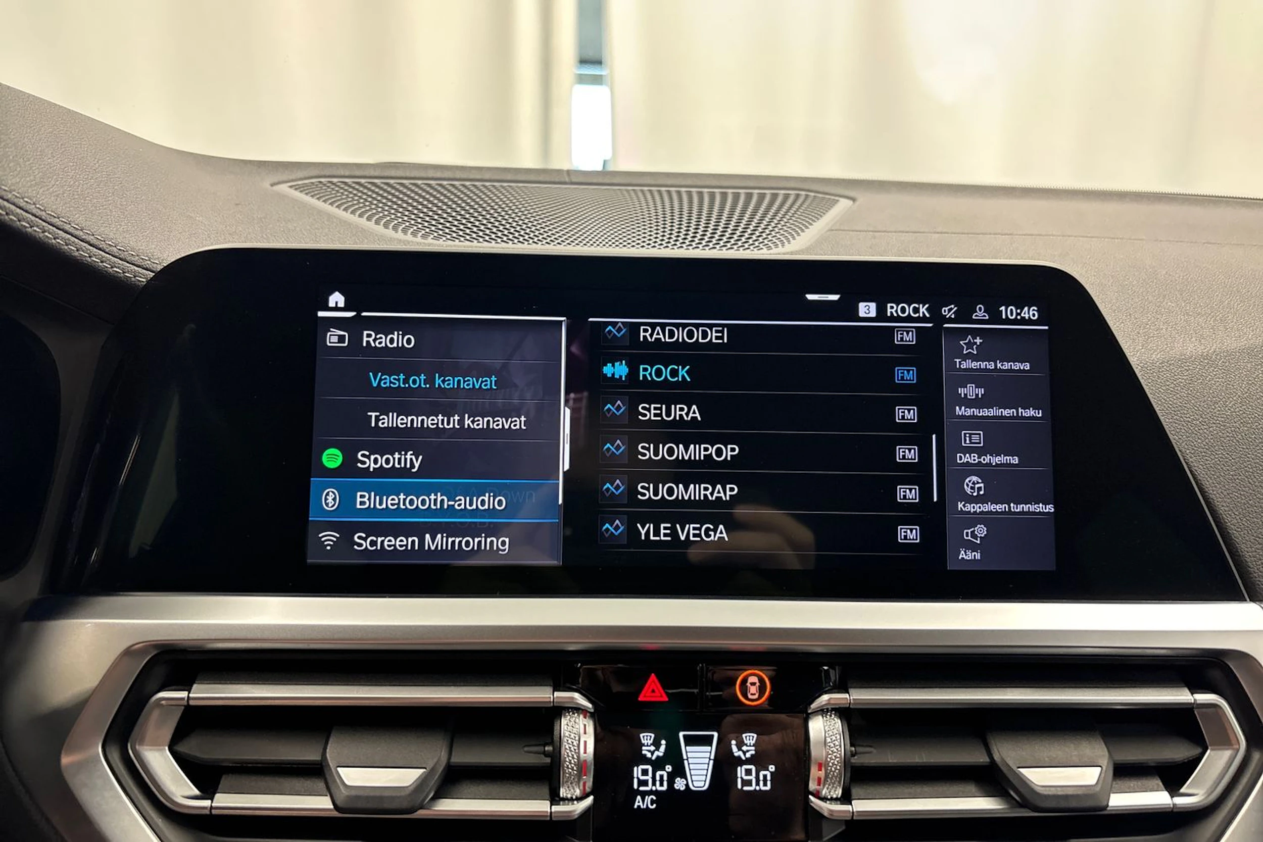 harmaa BMW 330 2021 kuva 19.