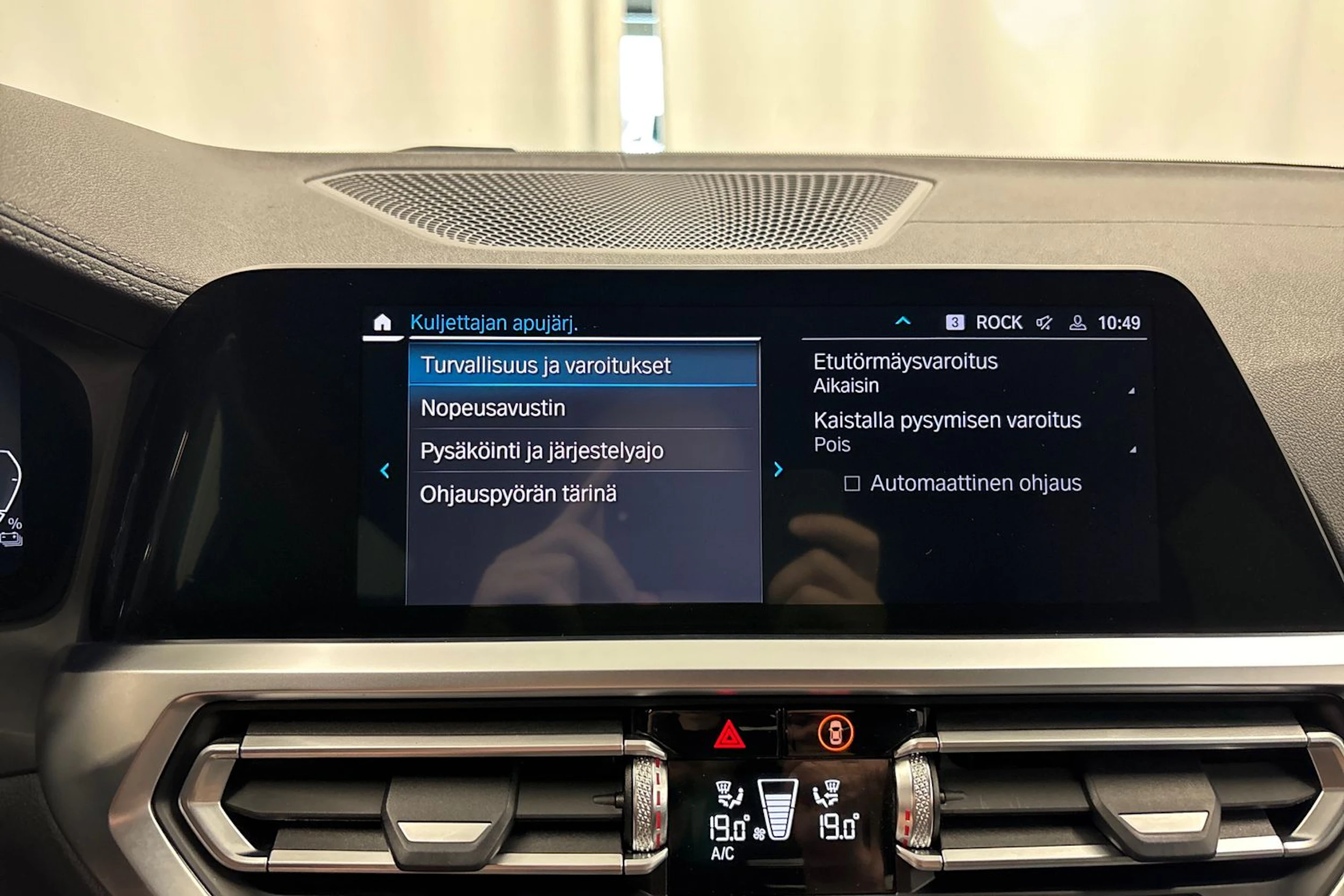 harmaa BMW 330 2021 kuva 24.