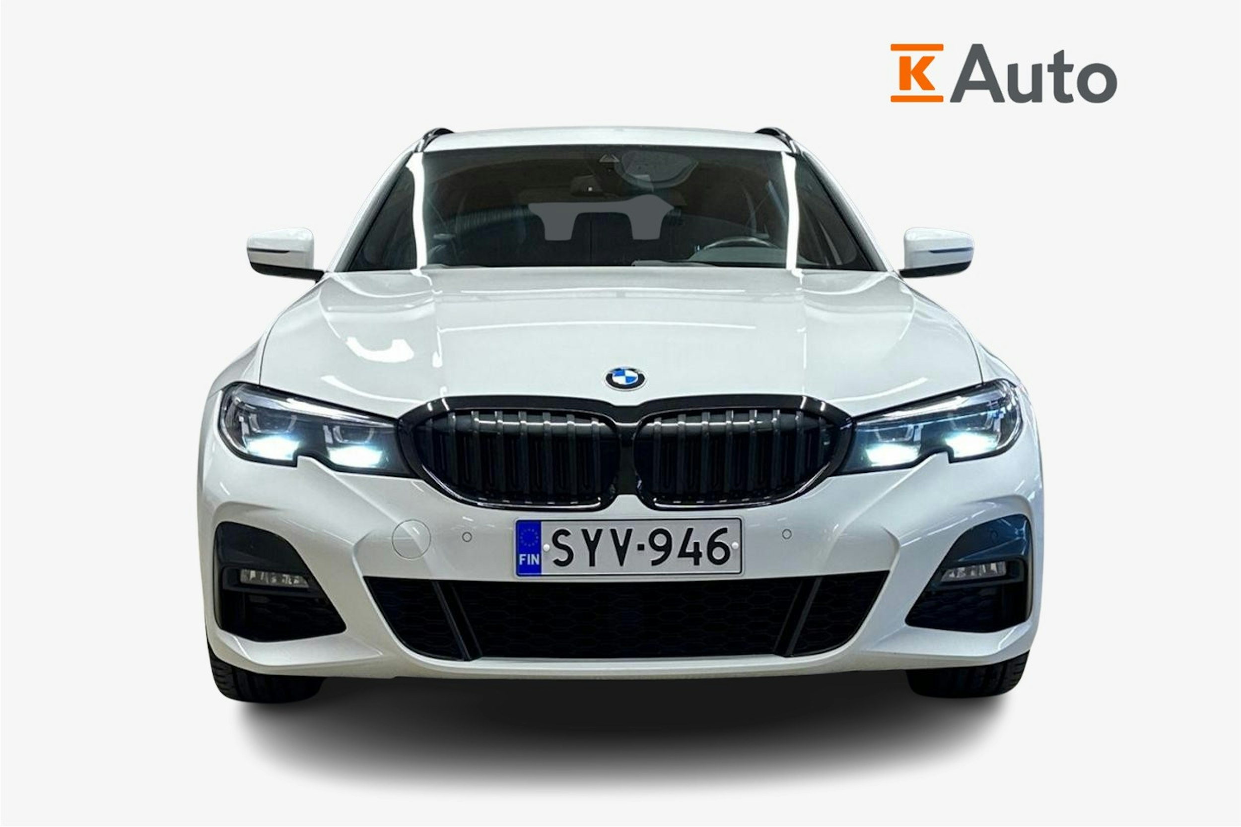 valkoinen BMW 330 2021 kuva 5.