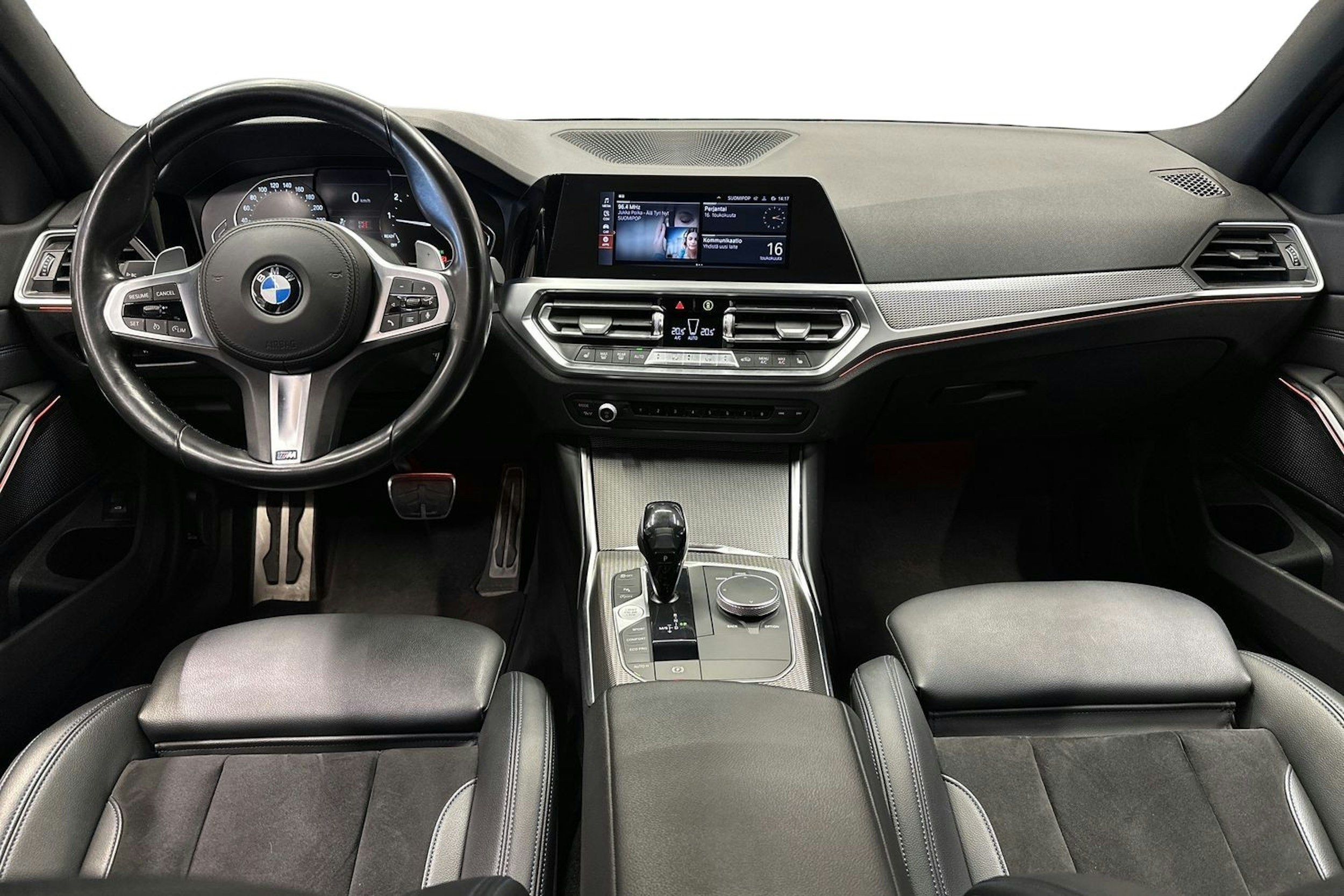 valkoinen BMW 330 2021 kuva 9.