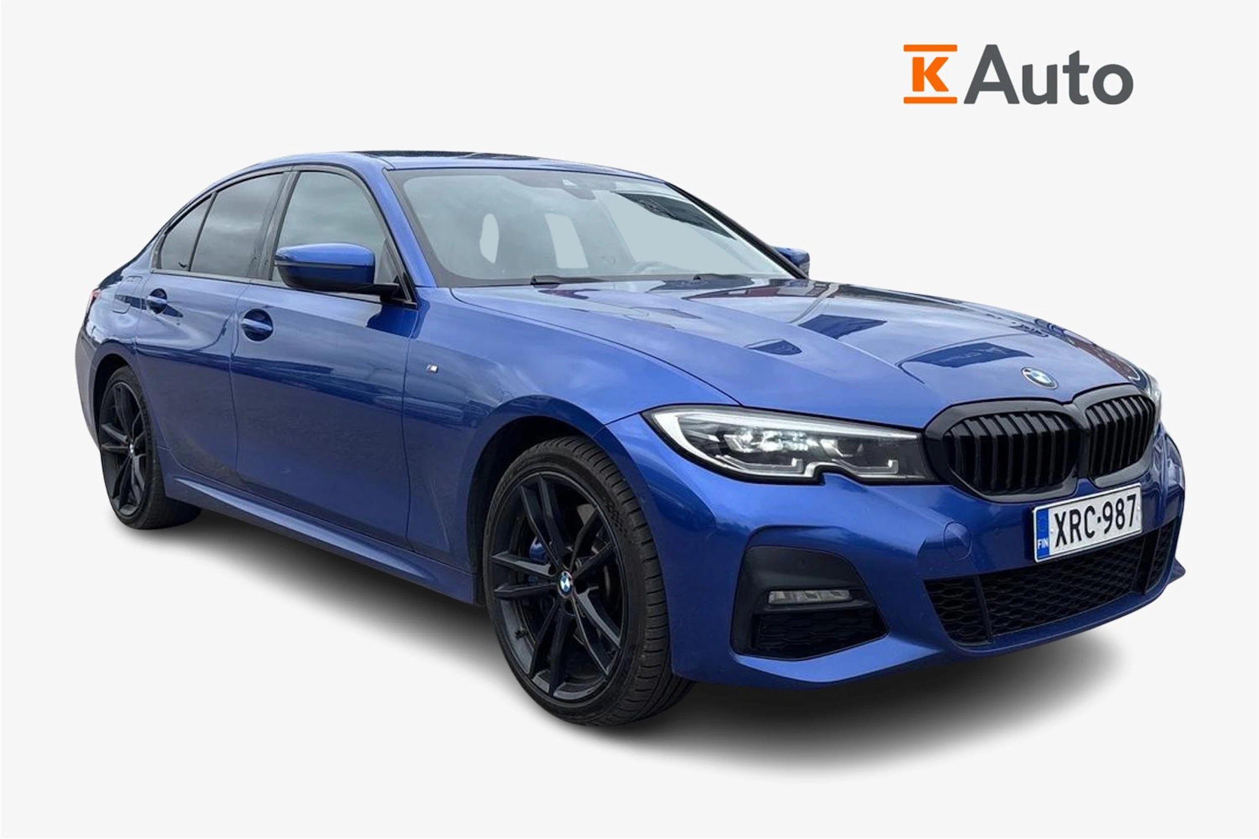 sininen BMW 330 2021 kuva 1.