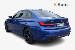 sininen BMW 330 2021 kuva 2.