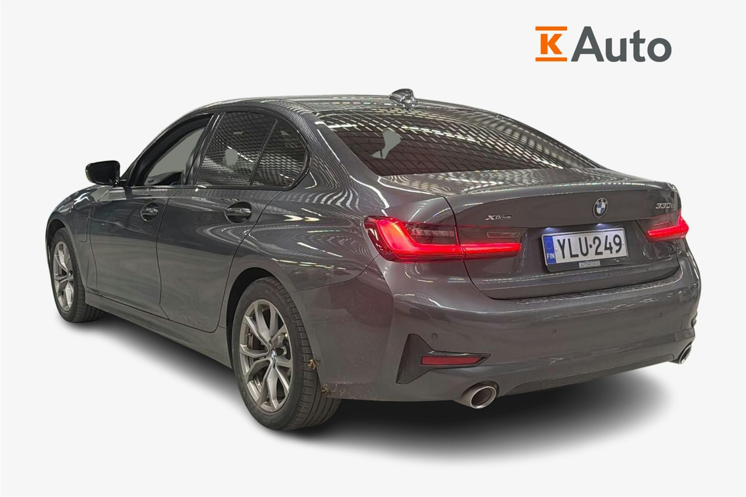 harmaa BMW 330 2021 kuva 2.