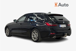 musta BMW 330 2021 kuva 2.