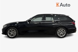musta BMW 330 2021 kuva 6.