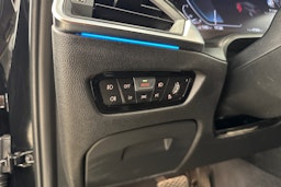 musta BMW 330 2021 kuva 19.
