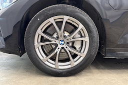 musta BMW 330 2021 kuva 29.