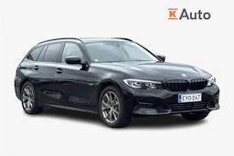 musta BMW 330 2022 kuva 1.