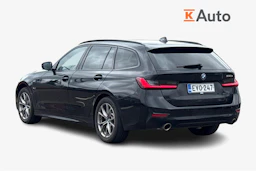musta BMW 330 2022 kuva 2.