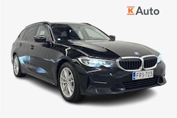 musta BMW 330 2022 kuva 1.