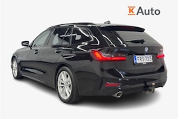 musta BMW 330 2022 kuva 2.