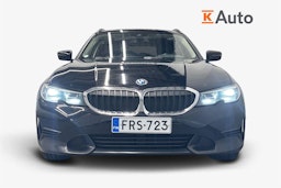 musta BMW 330 2022 kuva 5.
