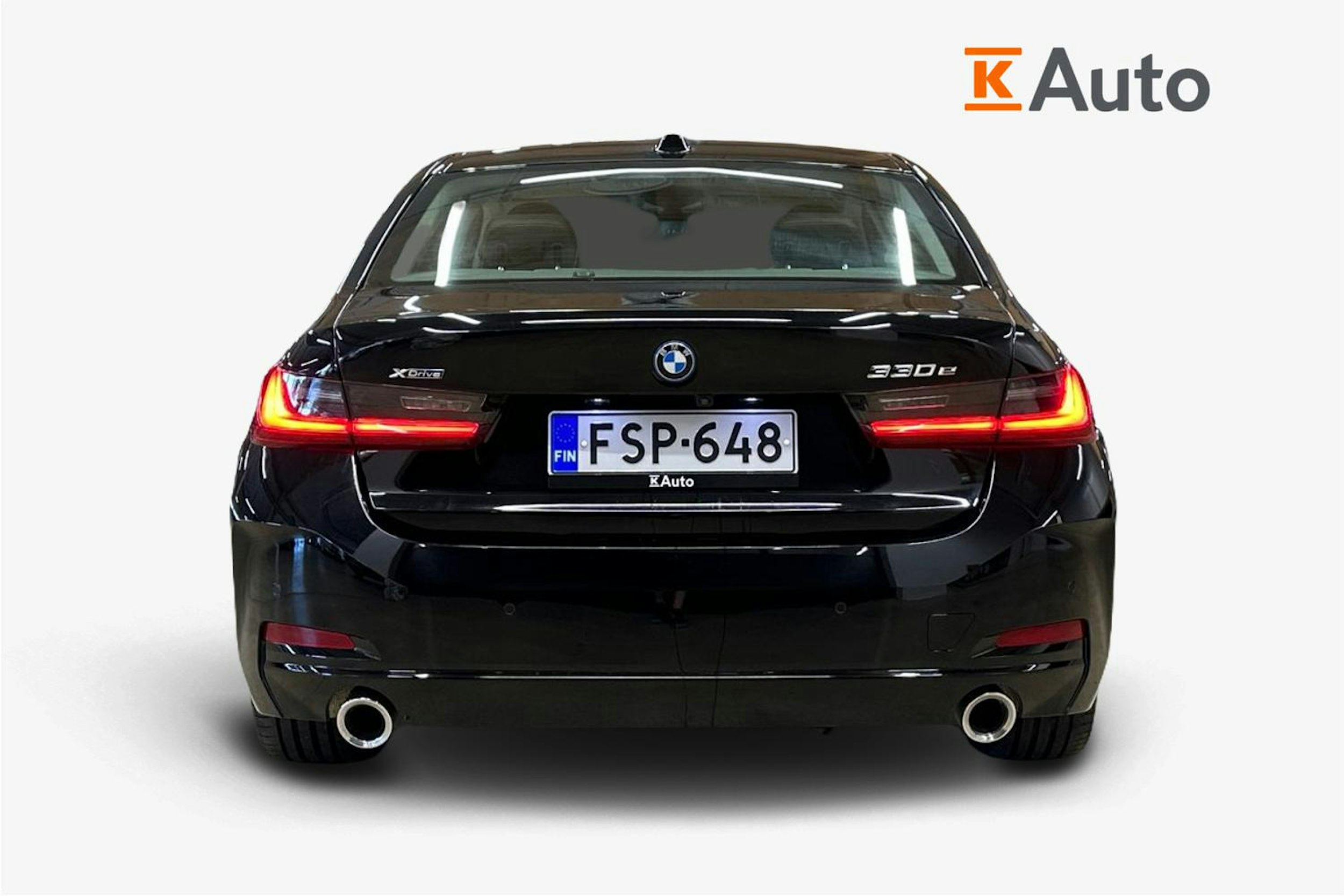 musta BMW 330 2022 kuva 3.