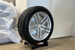 musta BMW 330 2023 kuva 8.