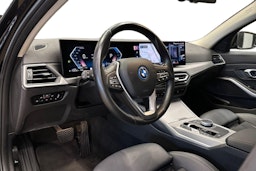 musta BMW 330 2023 kuva 10.