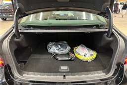musta BMW 330 2023 kuva 29.